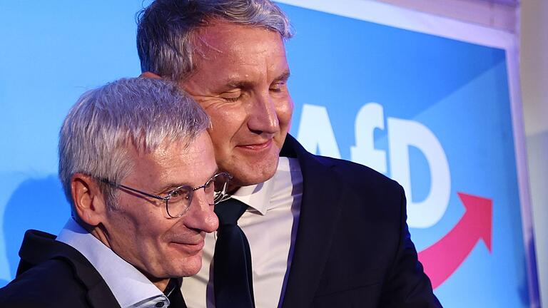 Landtagswahl in Brandenburg - Wahlparty AfD - Hans-Christoph Berndt feiert mit Björn Höcke, dem Sprecher des Landesverbands der AfD in Thüringen. Landtagswahl in Brandenburg - Wahlparty AfD - Hans-Christoph Berndt feiert mit Björn Höcke, dem Sprecher des Landesverbands der AfD in Thüringen.