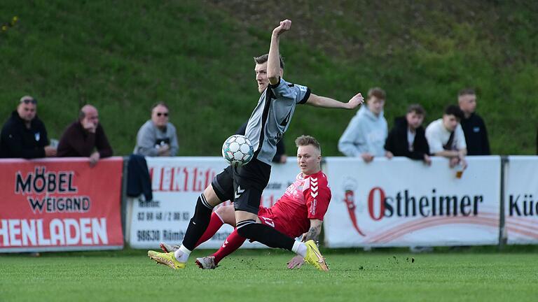 Das Gastspiel von Yannick Scholz bei der DJK Vilzing (hier vorne in der Partie beim TSV Aubstadt) ist schon wieder beendet. Das Gastspiel von Yannick Scholz bei der DJK Vilzing (hier vorne in der Partie beim TSV Aubstadt) ist schon wieder beendet.
