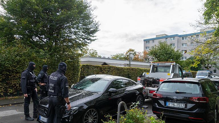 Beschlagnahmung bei festgenommenem Prediger       -  Limousine von salafistischem Tiktok-Star beschlagnahmt.