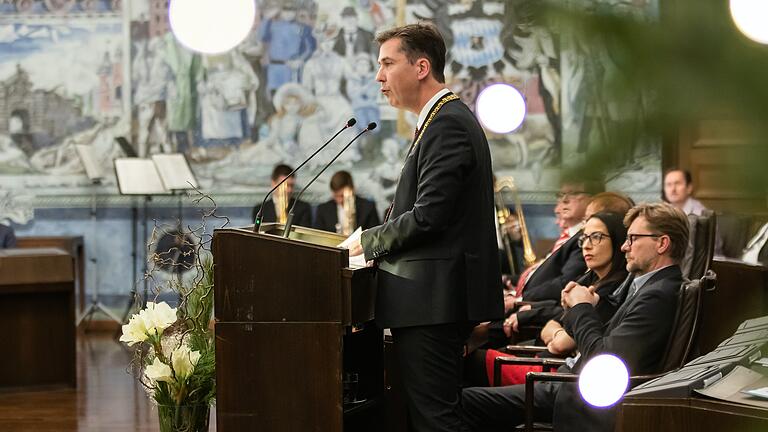 Sieben Fraktionen gibt es im neuen Stadtrat, der am Montag mit der konstituierenden Sitzung seine Arbeit aufnimmt. Oberbürgermeister Christian Schuchardt steht dem Stadtrat vor.&nbsp;