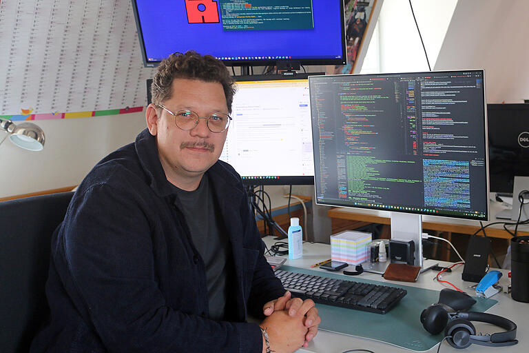 IT-Spezialist Carl Bednorz in seinem Büro im Schweinfurter Zürch.