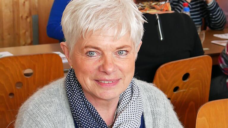 Hannelore Schaub aus Diebach: „Der Landfrauentag ist immer ein besonderer Tag im Jahr. Schon meine Mutter hat für dieses Treffen der Frauen auf dem Land alles stehen und liegen lassen. Ich bin Ortsbäuerin und freue mich auch immer auf die Begegnun... - Hannelore Schaub aus Diebach: „Der Landfrauentag ist immer ein besonderer Tag im Jahr. Schon meine Mutter hat für dieses Treffen der Frauen auf dem Land alles stehen und liegen lassen. Ich bin Ortsbäuerin und freue mich auch immer auf die Begegnungen hier. Mir gefällt die Mischung aus dem Gottesdienst, einem guten Referat und der Unterhaltung. Für mich bedeutet der Landfrauentag im Frühling auch immer einen Aufbruch ins neue Jahr. “ Hannelore Schaub aus Diebach: „Der Landfrauentag ist immer ein besonderer Tag im Jahr. Schon meine Mutter hat für dieses Treffen der Frauen auf dem Land alles stehen und liegen lassen. Ich bin Ortsbäuerin und freue mich auch immer auf die Begegnun... - Hannelore Schaub aus Diebach: „Der Landfrauentag ist immer ein besonderer Tag im Jahr. Schon meine Mutter hat für dieses Treffen der Frauen auf dem Land alles stehen und liegen lassen. Ich bin Ortsbäuerin und freue mich auch immer auf die Begegnungen hier. Mir gefällt die Mischung aus dem Gottesdienst, einem guten Referat und der Unterhaltung. Für mich bedeutet der Landfrauentag im Frühling auch immer einen Aufbruch ins neue Jahr. “