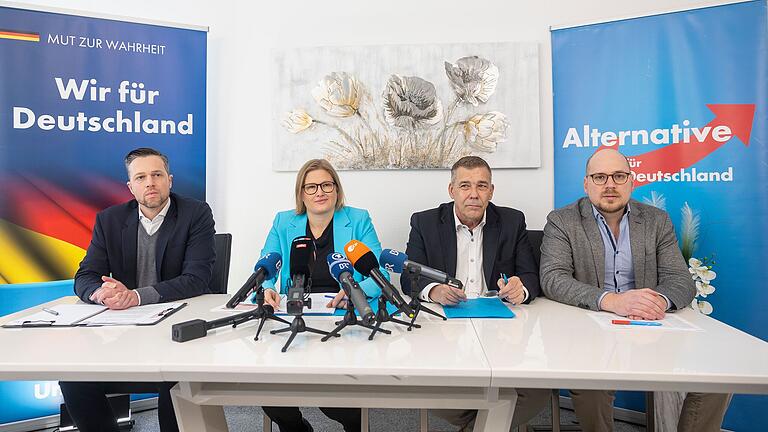 Auftritt zum Abschluss der Winterklausur der AfD-Landtagsfraktion in Unterfranken: (v. li.) Christoph Maier, Katrin Ebner-Steiner, Richard Graupner und Moderator Wolfgang Dröse am Donnerstag in Schweinfurt. Auftritt zum Abschluss der Winterklausur der AfD-Landtagsfraktion in Unterfranken: (v. li.) Christoph Maier, Katrin Ebner-Steiner, Richard Graupner und Moderator Wolfgang Dröse am Donnerstag in Schweinfurt. 