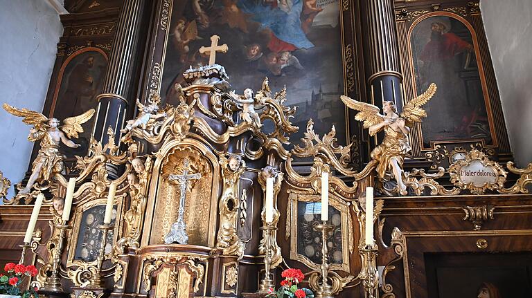 Die barocke Ausstattung der Ochsenfurter Kapuzinerkirche blieb seit der Fertigstellung im Jahr 1667 nahezu unverändert erhalten. Die barocke Ausstattung der Ochsenfurter Kapuzinerkirche blieb seit der Fertigstellung im Jahr 1667 nahezu unverändert erhalten.
