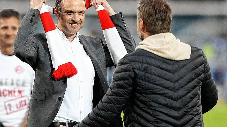 Kickers-Vorsitzender Michael Schlagbauer (links) und Trainer Bernd Hollerbach haben keine Angst vor der zweiten Liga. Kickers-Vorsitzender Michael Schlagbauer (links) und Trainer Bernd Hollerbach haben keine Angst vor der zweiten Liga.