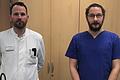 Rufen anlässlich des Weltkrebstags 2022 zu regelmäßigen Vorsorgeuntersuchungen auf: die Chefärzte Dr.&nbsp; Mathias Fritz (links) und Privatdozent Dr. Gregor Hron.