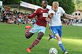 spo-2015-1-js       -  Toller Juniorenfußball vor vollbesetzter Tribüne wird auch in diesem Jahr bei der TSVgg Hausen geboten. Unser Archivbild aus dem Jahr 2015 zeigt eine Final-Szene zwischen Westham United (links) und dem späteren Sieger von Zenith St. Petersburg.Foto: Jürgen Schmitt