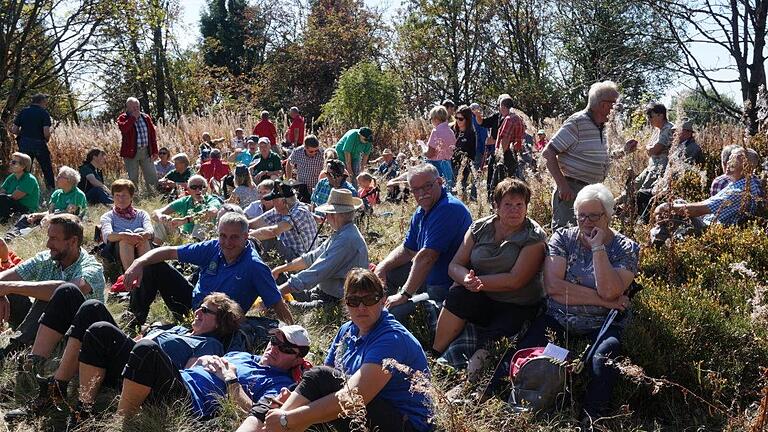 Die Heidelsteinfeier des Rhönklub ist Jahr für Jahr ein großes  Familientreffen. Foto: Marion Eckert       -  Die Heidelsteinfeier des Rhönklub ist Jahr für Jahr ein großes  Familientreffen. Foto: Marion Eckert