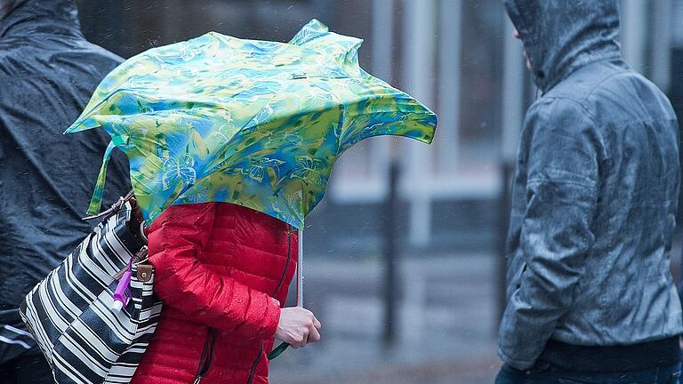 Sturmböen und Dauerregen prägen das Wetter in den nächsten Tagen im Landkreis. Sturmböen und Dauerregen prägen das Wetter in den nächsten Tagen im Landkreis.