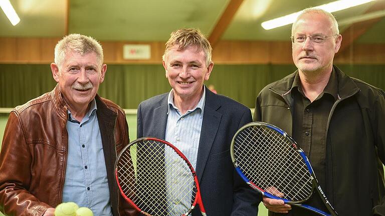 „Gute Seelen“ im Sportbund Versbach: (von links) Tischtennisspieler Paul Fuchs und die Tennisspieler Oskar Zimmermann und Bernhard Klosa. „Gute Seelen“ im Sportbund Versbach: (von links) Tischtennisspieler Paul Fuchs und die Tennisspieler Oskar Zimmermann und Bernhard Klosa.