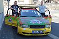 Nehmen mit ihrem Audi A4 B5 zum ersten Mal am „Pothole Rodeo Deutschland“ teil: der Merkershäuser Marcel Wolf (links) und Bastian Eckert aus Bad Königshofen. Das Auto haben die beiden für 500 Euro eigens für diese Abenteuer-Rallye gekauft.