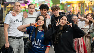 Abschluss Frühjahrsvolksfest       -  Letzte Runde: Zahlreiche Menschen besuchen am Sonntag (13.04.25) das Frühjahrsvolksfest auf der Talavera in Würzburg. Nach gut zwei Wochen geht das Fest auf der Talavera am Sonntag zu Ende. Laut Stadt waren 2025 etwa 190.000 Besucherinnen und Besucher auf dem Festplatz unterwegs.