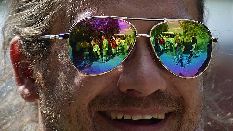 Strahlender Sonnenschein, strahlende Gesichter &ndash; dafür sorgte bei &bdquo;Rock'n Walk&ldquo; der Band-Laster voller Musik.