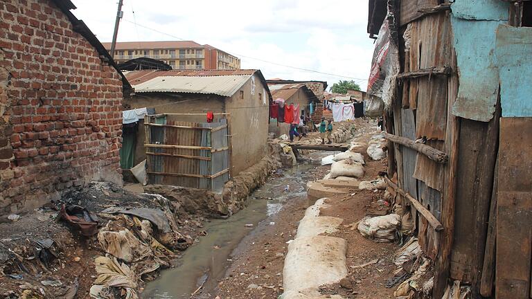 Katanga ist der bekannteste Slum in Kampala, der Hauptstadt Ugandas. Katanga ist der bekannteste Slum in Kampala, der Hauptstadt Ugandas.