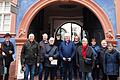 Vor dem Franck-Haus mit seiner reichgeschmückten Fassade begann die Führung mit Dr. Leonhard Scherg (Vierter von links) durch eines der bedeutendsten Gebäude Marktheidenfelds.&nbsp;