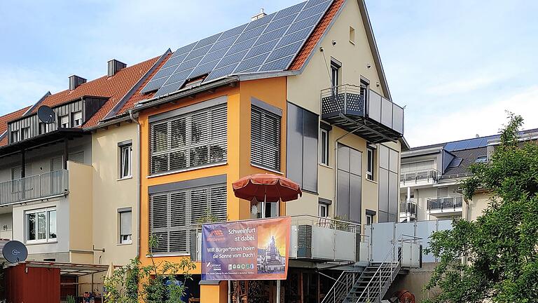 Mit 1665 Sonnenstunden (Mittelwert 2014 bis 2018) gehört Schweinfurt in Deutschland zu den von der Sonne verwöhnten Städten und eignet sich hervorragend den Betrieb von PV-Anlagen. Die meisten Sonnenstunden (1740) weist die Statistik für Freiburg im Breisgau aus. Mit 1665 Sonnenstunden (Mittelwert 2014 bis 2018) gehört Schweinfurt in Deutschland zu den von der Sonne verwöhnten Städten und eignet sich hervorragend den Betrieb von PV-Anlagen. Die meisten Sonnenstunden (1740) weist die Statistik für Freiburg im Breisgau aus.