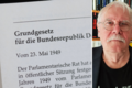 GG Collage.png       -  DDR-Bürgerrechtler Gerd Poppe kämpfte 1989 für eine neue DDR-Verfassung. Links: Die Originalausgabe des Grundegesetzes von 1949.