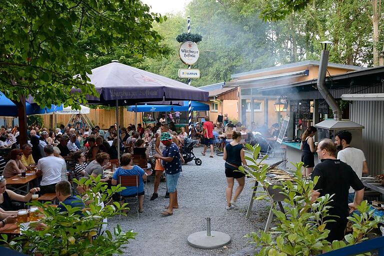 Im Sommer prall gefüllt: Der Biergarten am Zollhäusle im Steinbachtal. Im Sommer prall gefüllt: Der Biergarten am Zollhäusle im Steinbachtal.