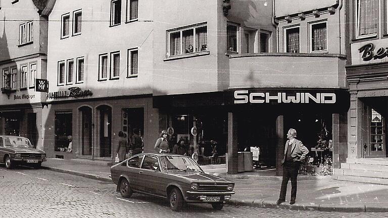  Früher: Das Schuhhaus Schwind in den 70er-Jahren. Früher: Das Schuhhaus Schwind in den 70er-Jahren.