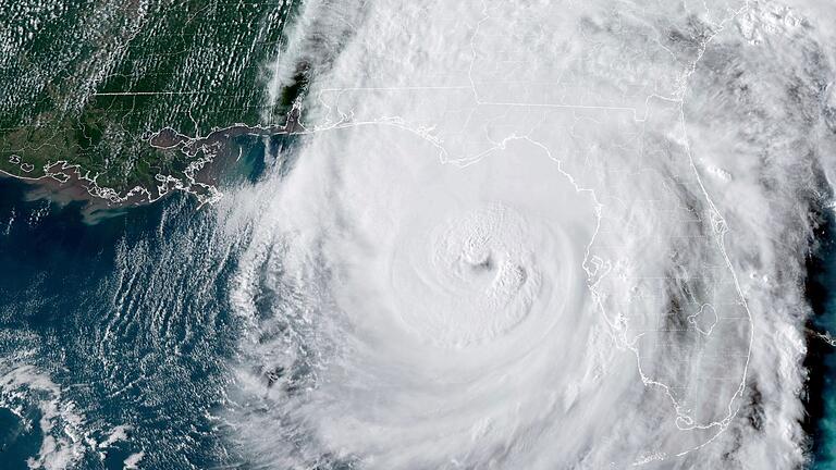 Hurrikan „Helene” - Hurrikan „Helene” hatte vor der Westküste des US-Bundesstaates Florida an Stärke gewonnen. Hurrikan „Helene” - Hurrikan „Helene” hatte vor der Westküste des US-Bundesstaates Florida an Stärke gewonnen.