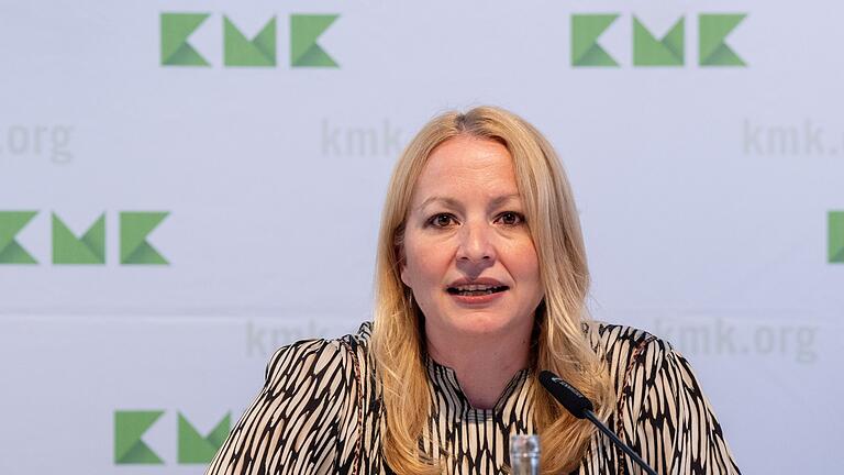 KMK-Präsidentin Christina Streichert-Clivot (SPD) - KMK-Präsidentin Streichert-Clivot (SPD) hatte Antworten von Bundesbildungsministerin Stark-Watzinger (FDP) gefordert und wird nun von dieser selbst unter Druck gesetzt. (Archivbild) KMK-Präsidentin Christina Streichert-Clivot (SPD) - KMK-Präsidentin Streichert-Clivot (SPD) hatte Antworten von Bundesbildungsministerin Stark-Watzinger (FDP) gefordert und wird nun von dieser selbst unter Druck gesetzt. (Archivbild)