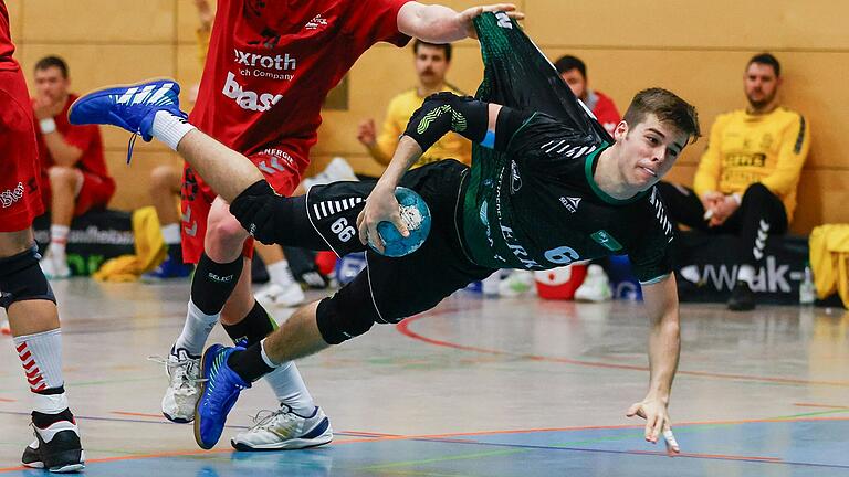 Luca Edelmann warf für die SG DJK Rimpar II das entscheidende Tor in der Handball-Oberliga gegen den SV Michelfeld. Die Rimparer gewannen das Auswärtsspiel mit 27:26.