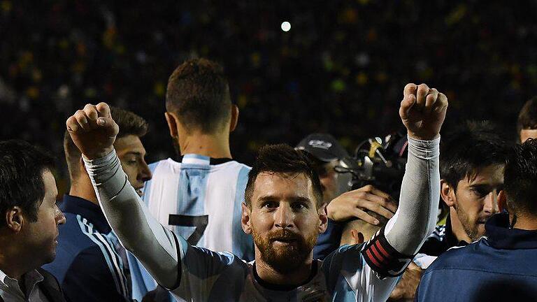 Lionel Messi       -  Lionel Messi schoss mit einem Dreierpack Argentinien zur WM nach Russland.
