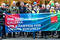 Die Gewerkschaft Ver.di sammelte am Samstag am Würzburger Kaufhof Unterschriften für den Erhalt des Standortes. Auch die Politiker (von l.n.r.) Alexander Kolbow (Vierter von links),&nbsp;Oberbürgermeister Christian Schuchardt,&nbsp;Barbara Mayer und Volkmar Halbleib waren vor Ort und sammelten Unterschriften.