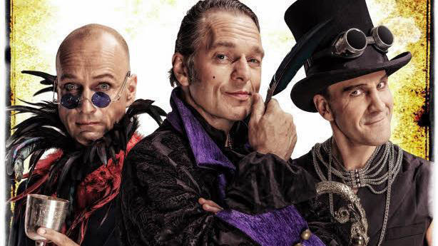 Michael Ehnert, Kristian Bader und Jan Christof Scheibe vom Altonaer Theater spielen 'Goethes sämtliche Werke'. Foto: Thorsten Harms       -  Michael Ehnert, Kristian Bader und Jan Christof Scheibe vom Altonaer Theater spielen 'Goethes sämtliche Werke'. Foto: Thorsten Harms