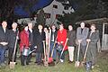 Bei der Baumpflanzung zum 125-jährigen Bestehen des Landesverbandes (von links): MdL Paul Knoblach, Ehrenvorsitzender Martin Netter, stellvertretender Landrätin Christine Bender, Festredner Professor Dr. Klaus Neumann, Bezirksvorsitzender Otto Hünnerkopf, Sophia Alber Vorsitzende OGV Oberlauringen, Kreisvorsitzender Frank Bauer, MdB Anja Weisgerber, Bürgermeister Friedel Heckenlauer, Pfarrer Max-Ulrich Keßler sowie Herr Alber.
