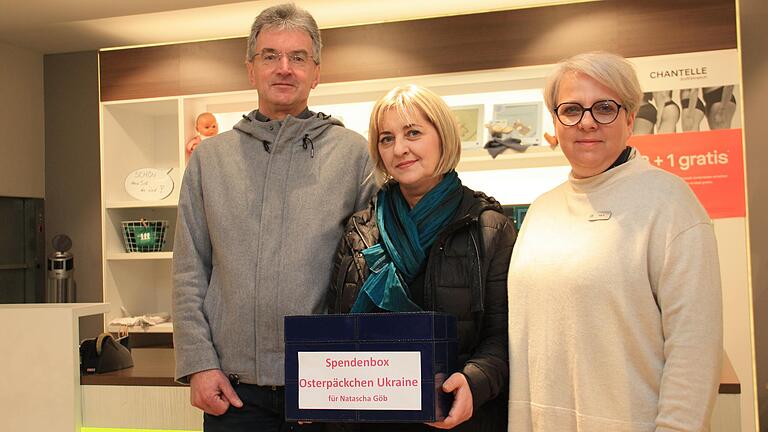 Natascha Göb (Mitte) organisiert einen Spendenaktion mit Osterpäckchen für ihren Heimatort Dobrotiv in der Westukraine. Sie möchte den Menschen dort zu Ostern kleine Geschenktüten überreichen. Unterstützt wird sie von Matthias Seng und Anja Iff, in deren Modehaus am Gerolzhöfer Marktplatz eine Spendenbox aufgestellt wurde. Natascha Göb (Mitte) organisiert einen Spendenaktion mit Osterpäckchen für ihren Heimatort Dobrotiv in der Westukraine. Sie möchte den Menschen dort zu Ostern kleine Geschenktüten überreichen. Unterstützt wird sie von Matthias Seng und Anja Iff, in deren Modehaus am Gerolzhöfer Marktplatz eine Spendenbox aufgestellt wurde.