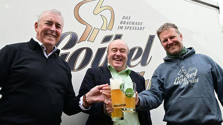 Da haben die Bürgermeister gut lachen. Bierprobe für das Partnerschaftsbier 'Grünecker' in der Goikel Bräu in Halsbach. Von links: Grünsfelds Bürgermeister Joachim Markert, Rienecks Bürgermeister Sven Nickel, Braumeister Manuel Müller. Da haben die Bürgermeister gut lachen. Bierprobe für das Partnerschaftsbier 'Grünecker' in der Goikel Bräu in Halsbach. Von links: Grünsfelds Bürgermeister Joachim Markert, Rienecks Bürgermeister Sven Nickel, Braumeister Manuel Müller.