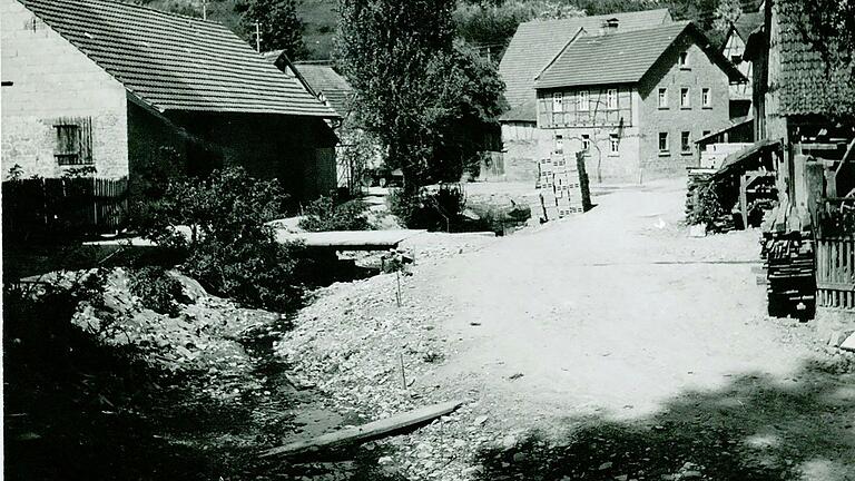 Historisches Bildmaterial: Am Schöpfbrunnen, circa im Jahr 1950.