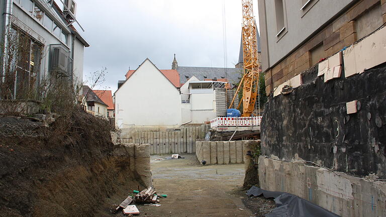 Die Baustelle am Hotel-Gasthof 'Wilder Mann' in Gerolzhofen ruht derzeit.
