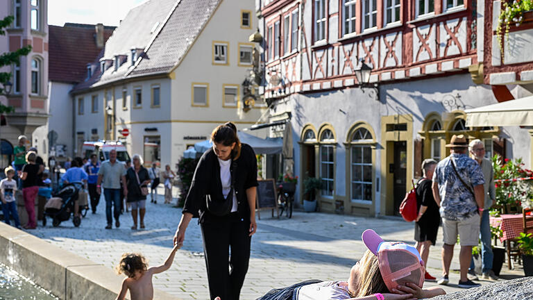 Auf acht Bühnen in der Altstadt von Ochsenfurt spielten am Freitag Abend verschiedene Bands von 17.30 Uhr bis Mitternacht. Das Stadtmarketing hat die Ochsenfurter Musiknacht zum wiederhoten Mal organisiert.
