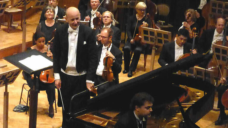 Anm Ende des Konzerts: Andrei Licaret und Gerd Schaller. Foto: Ahnert - Anm Ende des Konzerts: Andrei Licaret und Gerd Schaller. Foto: Ahnert Anm Ende des Konzerts: Andrei Licaret und Gerd Schaller. Foto: Ahnert - Anm Ende des Konzerts: Andrei Licaret und Gerd Schaller. Foto: Ahnert