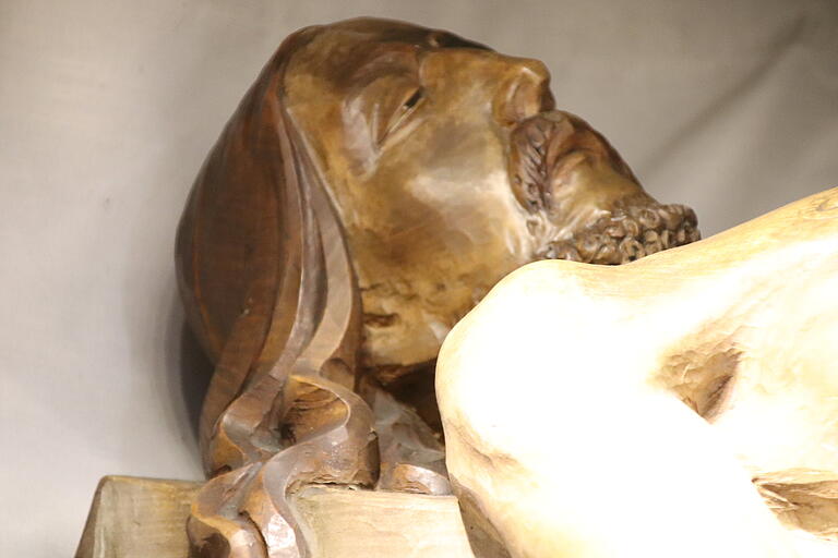 Künstlerisch wertvoller: Stadtpfarrer Sven Johannsen brachte dieses Christusfigur als Alternative für die aktuelle Darstellung 'Das Heilige Grab' ins Gespräch. Künstlerisch wertvoller: Stadtpfarrer Sven Johannsen brachte dieses Christusfigur als Alternative für die aktuelle Darstellung 'Das Heilige Grab' ins Gespräch. 