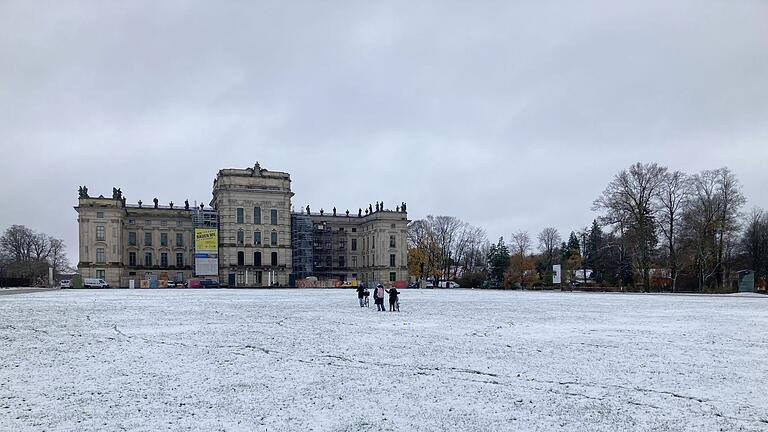 Schloß Ludwigslust im Schnee - Der Norden Deutschlands wie hier das Schloss Ludwigslust in Mecklenburg-Vorpommern bekam vielerorts schon Schnee ab. Schloß Ludwigslust im Schnee - Der Norden Deutschlands wie hier das Schloss Ludwigslust in Mecklenburg-Vorpommern bekam vielerorts schon Schnee ab.