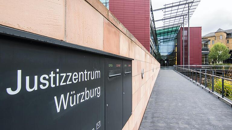 Das Landgericht Würzburg muss den Machetenangriff nach einem nächtlichen Streit in der Disko neu verhandeln. Am Donnerstag begann der zweite Prozess. Das Landgericht Würzburg muss den Machetenangriff nach einem nächtlichen Streit in der Disko neu verhandeln. Am Donnerstag begann der zweite Prozess.