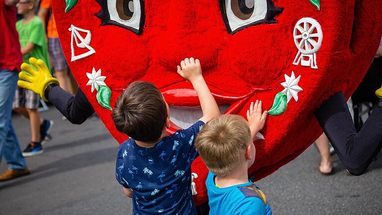 Impressionen vom Kinderfestumzug und dem Luftballonsteigen auf dem Schweinfurter Volkfest 2017.