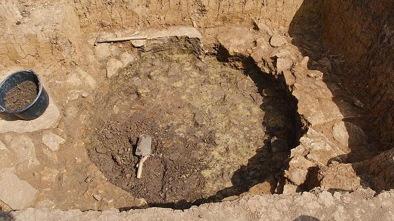 Der Fund einer Färbergrube aus der Hallstattzeit war das Highlight bei der archäologischen Grabung in Großeibstadt