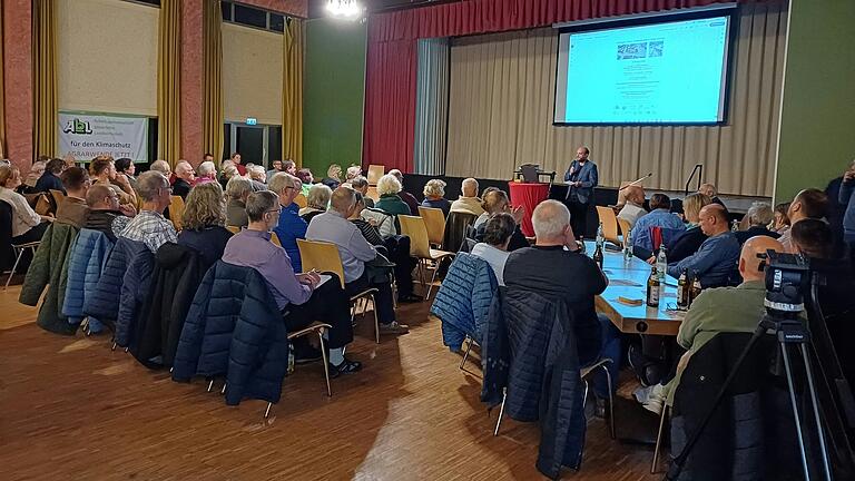Den Informationsabend zum Thema&nbsp;'Starkregen-Hochwasser-Vorsorge' im Kitzinger Dekanatszentrum besuchten knapp 100 Menschen.