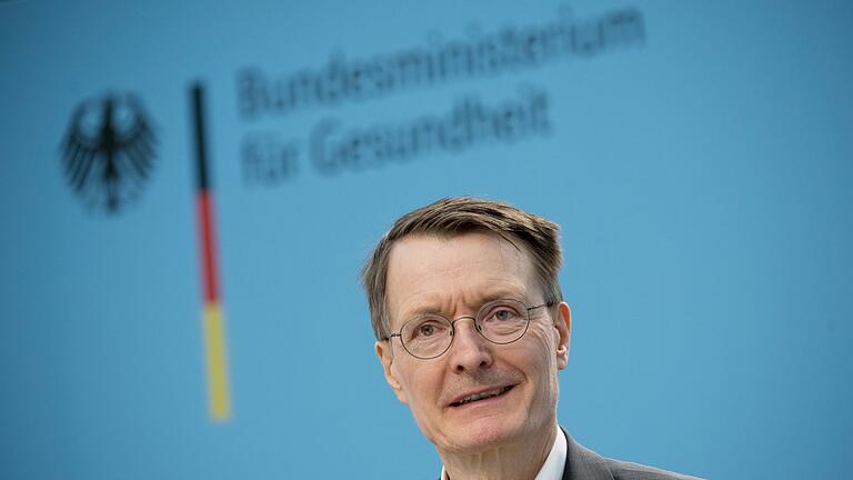 Runder Tisch Long Covid - Karl Lauterbach (SPD) übernahm den Kampf gegen Corona von Amtsvorgänger Jens Spahn (CDU). Runder Tisch Long Covid - Karl Lauterbach (SPD) übernahm den Kampf gegen Corona von Amtsvorgänger Jens Spahn (CDU).