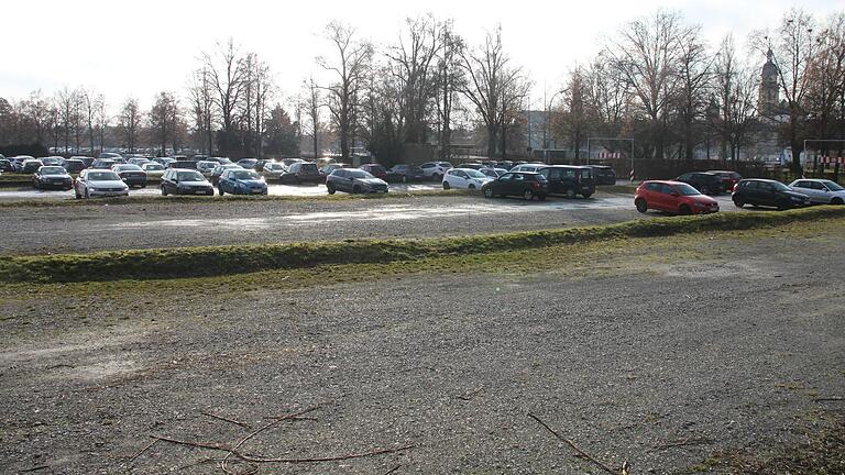 Der geschotterte Parkplatz Bleichwasen in Etwashausen soll erneuert und vergrößert werden.