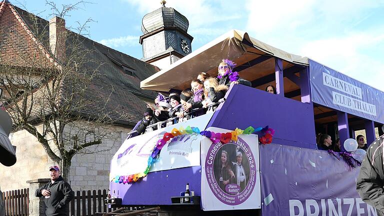 Zu Gast in Speicherz: Der Carneval Club Thalau war in der Nachbargemeinde mit einem Wagen vertreten.       -  Zu Gast in Speicherz: Der Carneval Club Thalau war in der Nachbargemeinde mit einem Wagen vertreten.