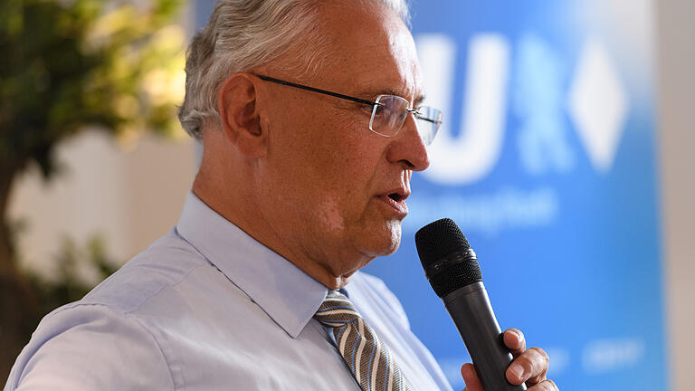 Bei seinem Besuch in Rottendorf lobte der bayerische Innenminister Joachim Herrmann (CSU) die Sicherheit in Bayern und die Arbeit der Polizei. Foto: Daniel Peter