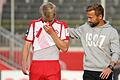 Eine Sache zwischen Trainer und Spieler: Kickers-Coach Michael Schiele (rechts) wollte nicht verraten, weshalb Club-Leihgabe Simon Rhein gegen den KFC Uerdingen nicht zum Kader gehört hatte.