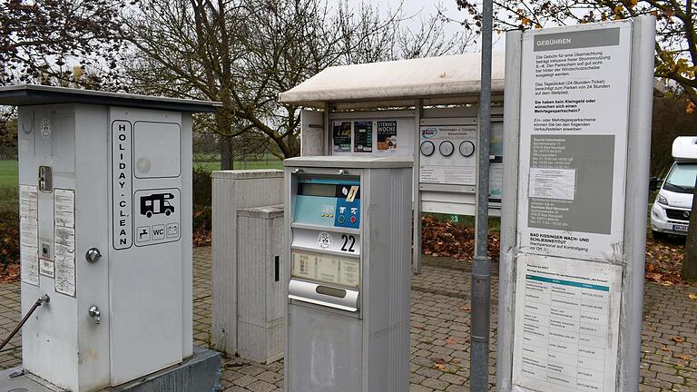Die Infrastruktur am Wohnmobilstellplatz ist veraltet. So kann beispielsweise nur mit Münzgeld bezahlt werden. Die Infrastruktur am Wohnmobilstellplatz ist veraltet. So kann beispielsweise nur mit Münzgeld bezahlt werden.