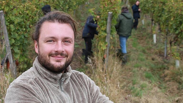 Freut sich über die Auszeichnung: Nicolas Olinger, am Fuß der Weinlage Iphöfer Kalb.