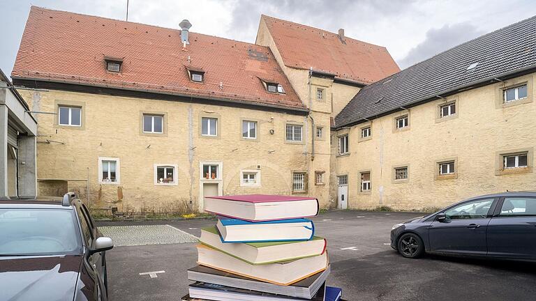 Der Fronhof bewegt Bad Neustadts Bürger. Eine Initiative möchte den Umbau zu einem kulturellen Zentrum, wie er im November vom Stadtrat beschlossen wurde, stoppen.